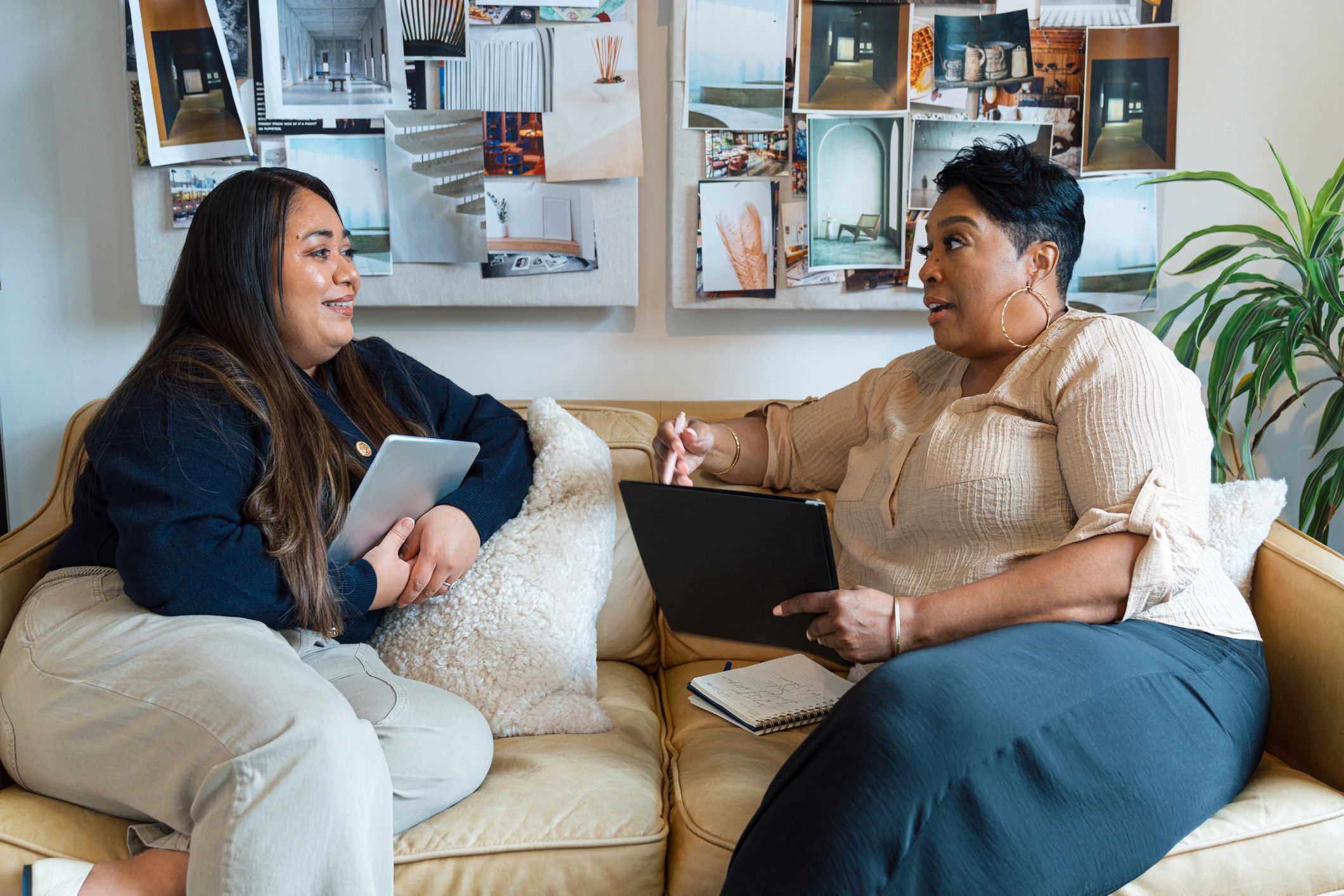 Mentor and client having a relaxed professional conversation in an office
